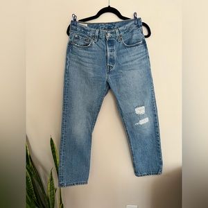 Levi’s 501 Distressed Crop, light wash jeans